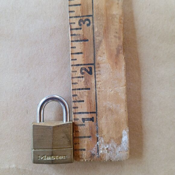 Vintage Master Padlock & Key - Picture 3 of 6